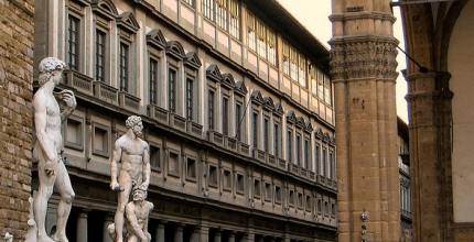 Uffizi Gallery view from Piazza della Signoria