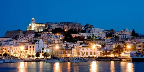 Evissa, vista dal mare di notte - Ibiza -